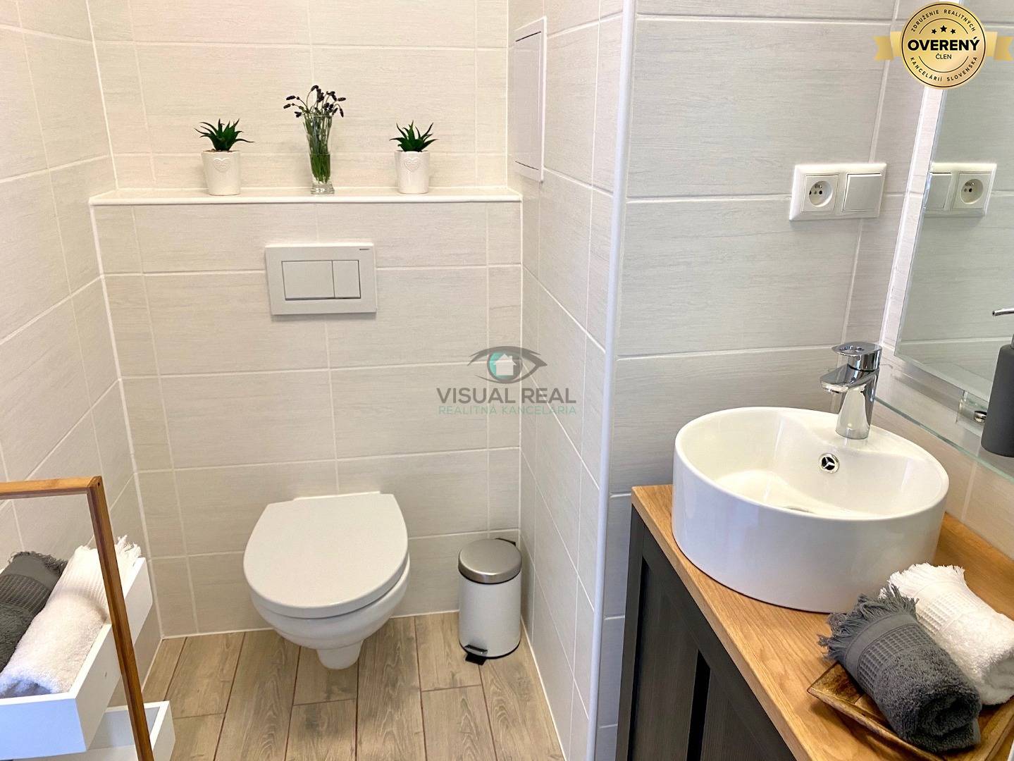 Na predaj ZARIADENÝ 1,5 izb. byt, 34 m2, loggia, Popradská 68, Západ + parkovanie 10000 EUR