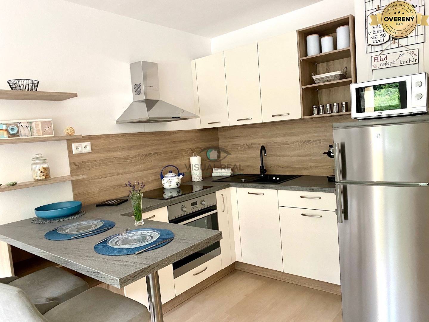 Na predaj ZARIADENÝ 1,5 izb. byt, 34 m2, loggia, Popradská 68, Západ + parkovanie 10000 EUR