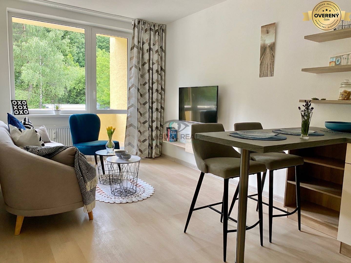 Na predaj ZARIADENÝ 1,5 izb. byt, 34 m2, loggia, Popradská 68, Západ + parkovanie 10000 EUR